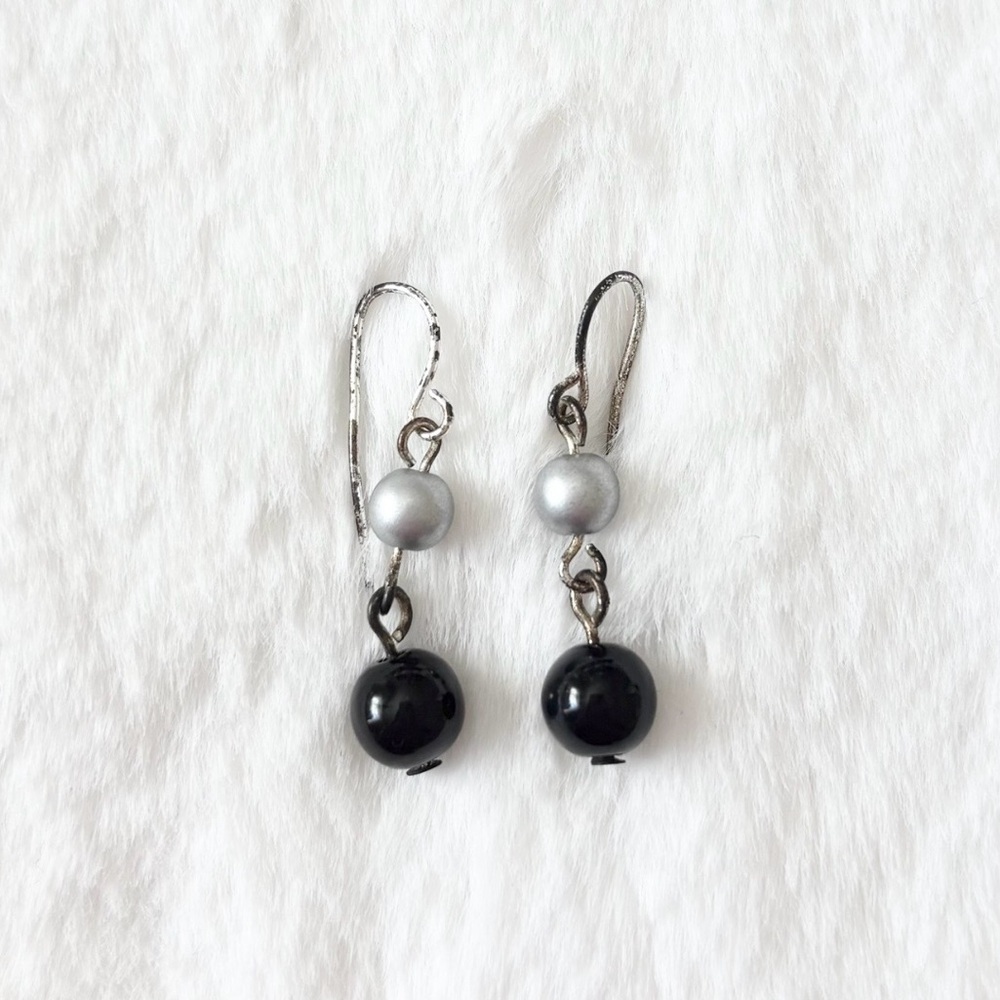 5/$15 🩷 MUST BUNDLE Vintage Elegant Silver and Black Drop Earrings